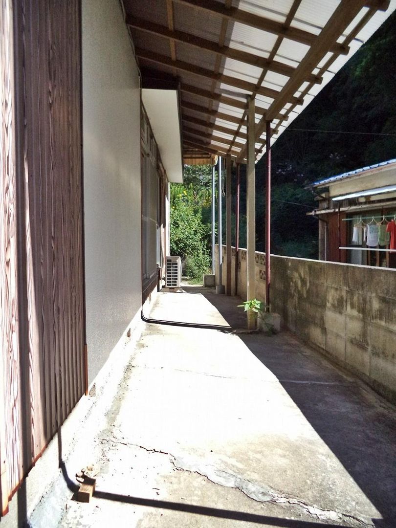 8DK Apartment Building for Sale in Sasebo, Nagasaki | 139.66 sqm - Thumbnail 2