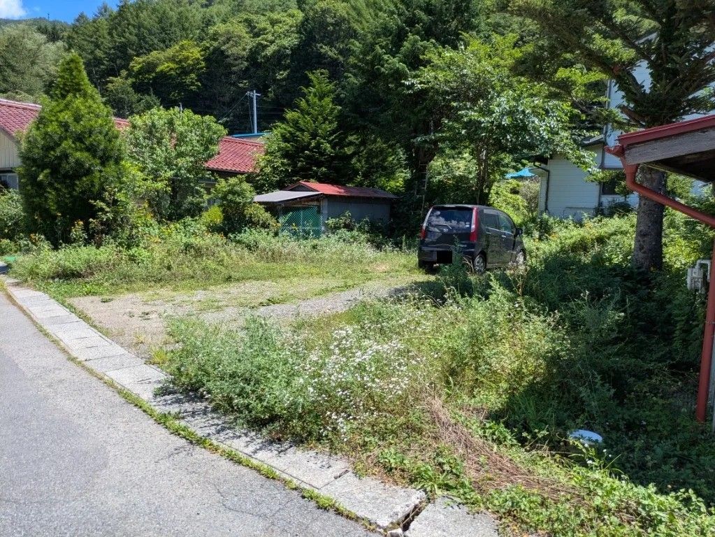 2-Story Wooden House for Sale in Kisomura, Nagano - Thumbnail 2