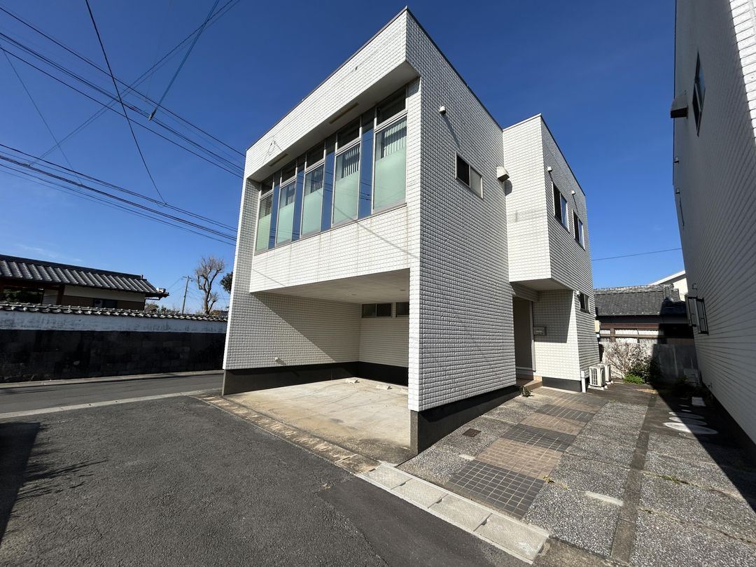 Modern Cube House with Garage in Shimabara, Nagasaki - Thumbnail 2