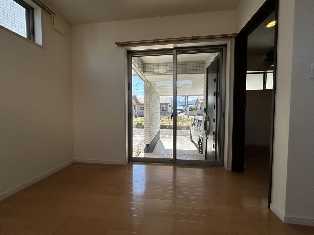 Modern Cube House with Garage in Shimabara, Nagasaki - Thumbnail 3