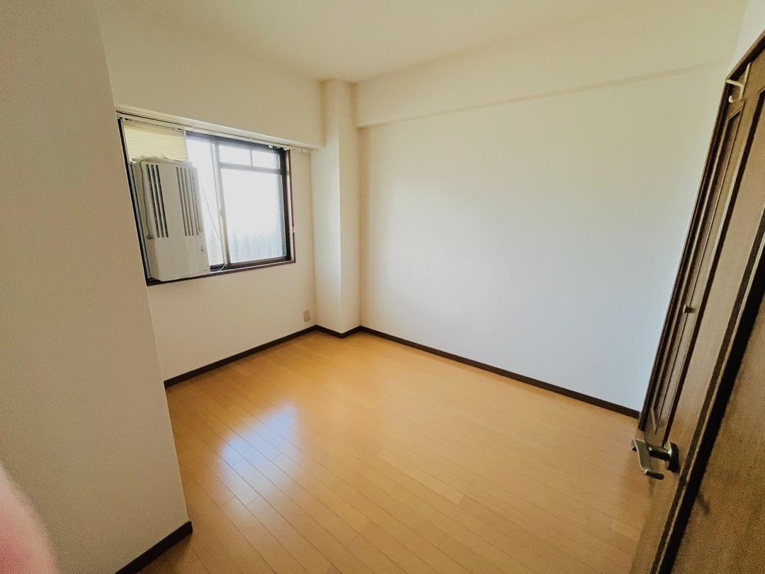 Renovated 3LDK Apartment in Nagasaki's Nameishi Area - Thumbnail 3