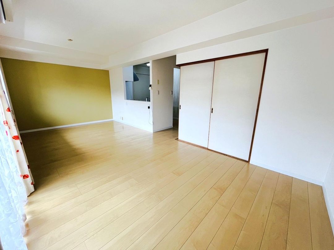 Renovated 3LDK Apartment in Nagasaki's Nameishi Area - Thumbnail 4