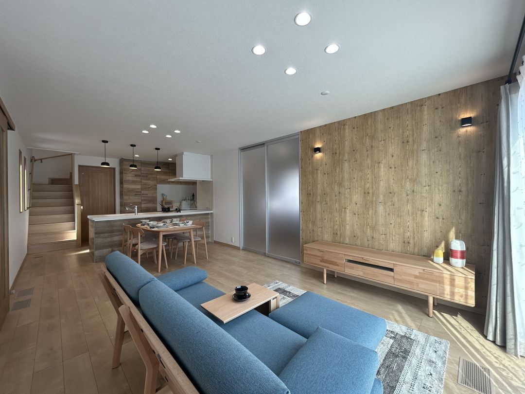 Modern 3LDK Smart Home in Sasebo with Solar & EV Charging - Thumbnail 2