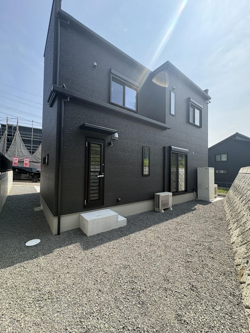 New 4LDK House in Sasebo, Nagasaki with Study and Parking - Thumbnail 2