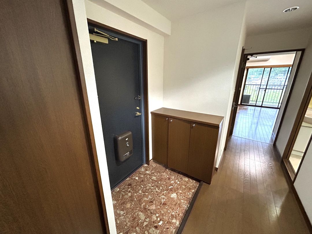 3DK Condominium in Nagasaki's Yatsuo Neighborhood - Thumbnail 4