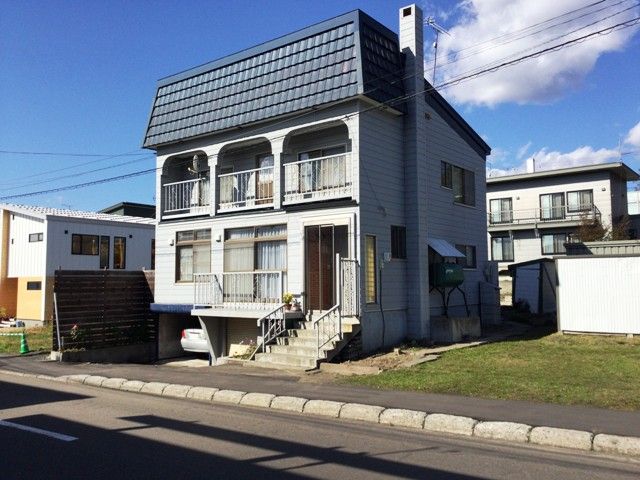 3-Story Wooden House for Sale in Niseko Town, Hokkaido - Thumbnail 2