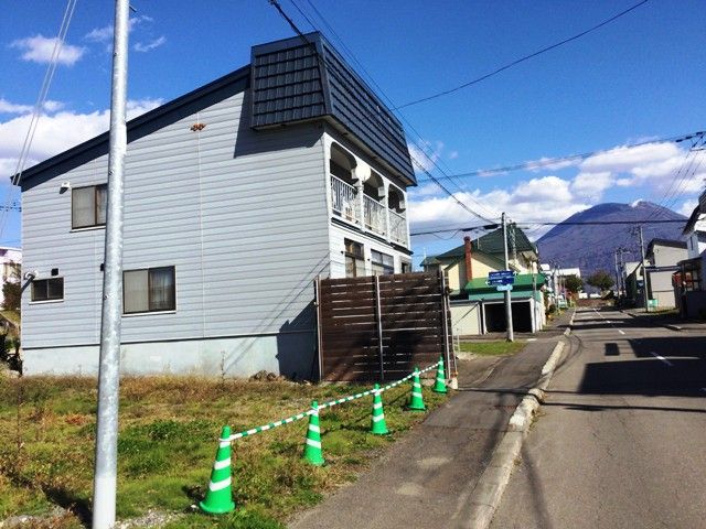 3-Story Wooden House for Sale in Niseko Town, Hokkaido - Thumbnail 3