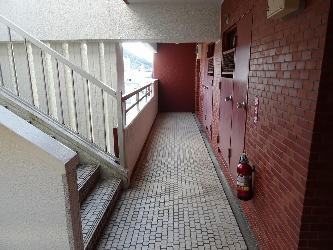 Renovated 3LDK Apartment for Sale in Nagasaki's Fufugawa - Thumbnail 2