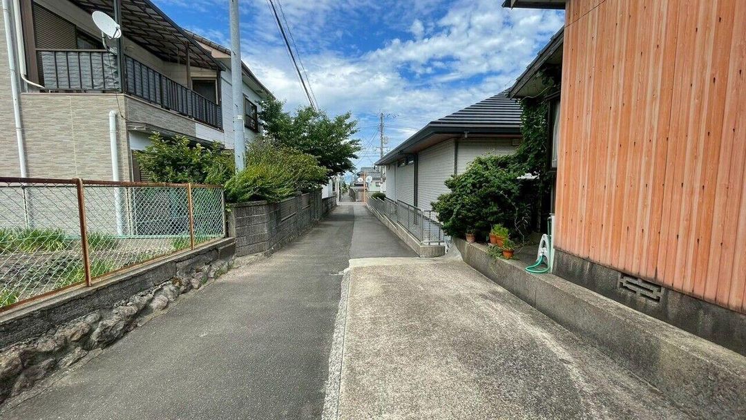 Land with Old House in Quiet Shimabara Residential Area - Thumbnail 2