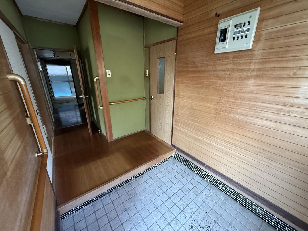 Traditional 4K House on Large 1533 sqm Land in Nagasaki - Thumbnail 2