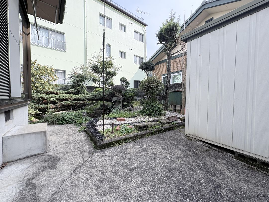 4LDK Single-Story House for Sale in Nagasaki City with Large Garden - Thumbnail 2