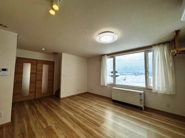 Modern 3LDK House with Mount Yotei Views in Kutchan, Hokkaido - Thumbnail 3