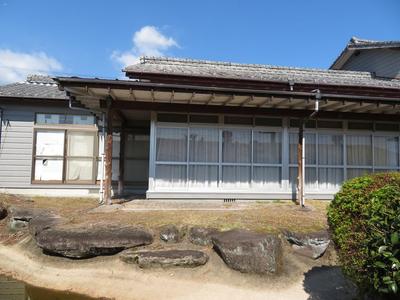Spacious 1969 House with Large Land in Minami-Shimabara — Image 1, Minamishimabara, Nagasaki