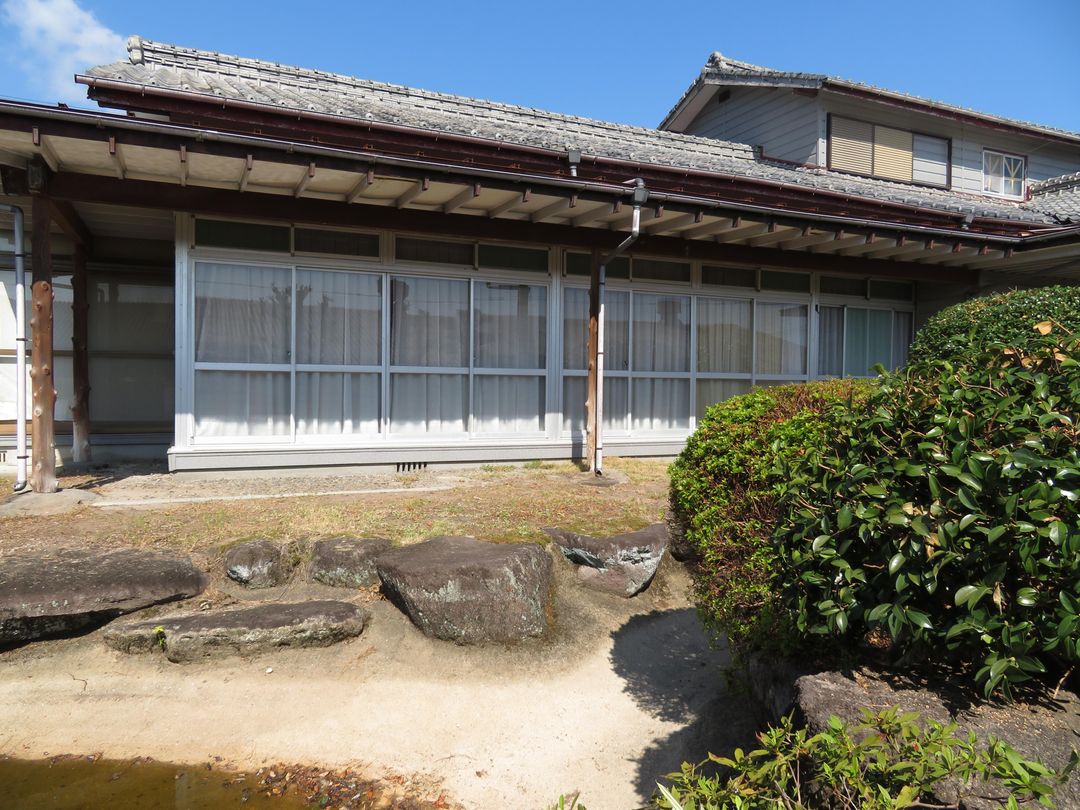 Spacious 1969 House with Large Land in Minami-Shimabara - Thumbnail 2