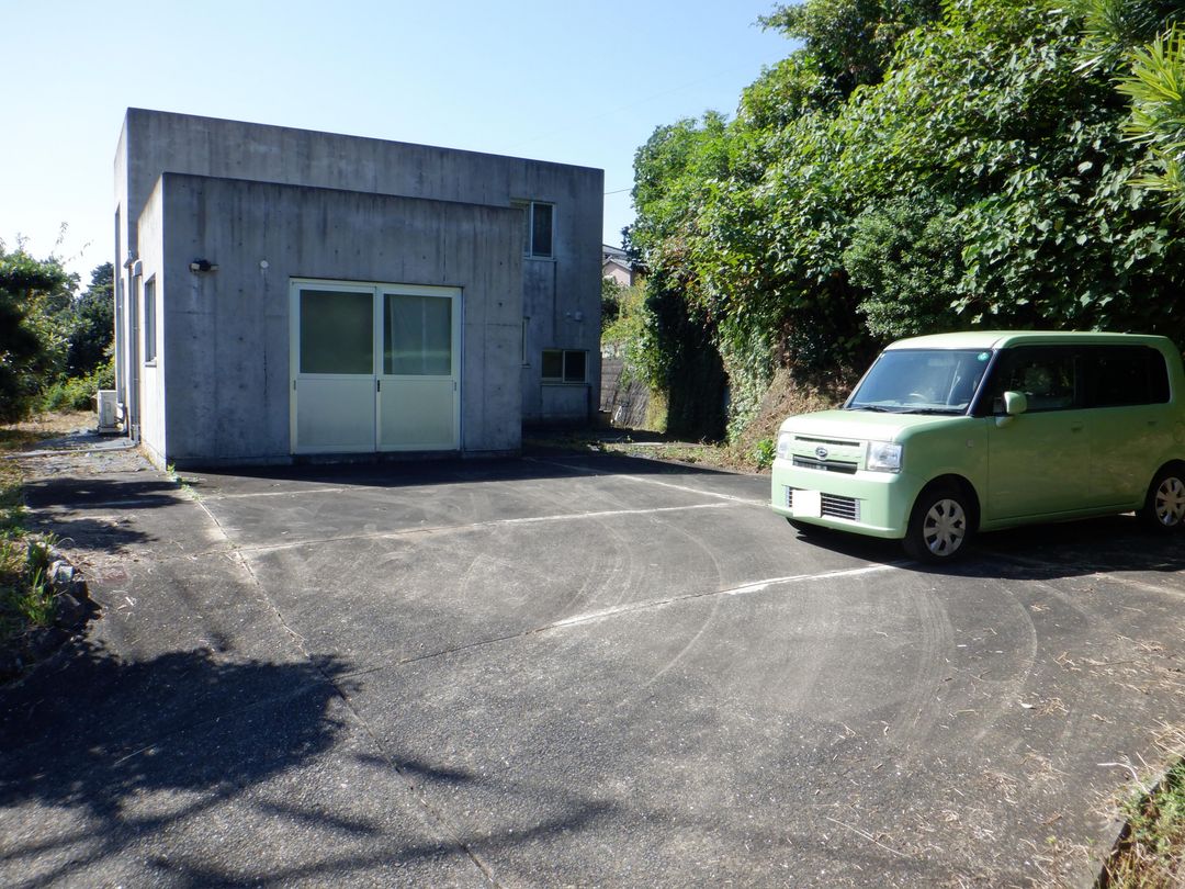Single-Story Home with Loft and Workshop in Isahaya - Thumbnail 2