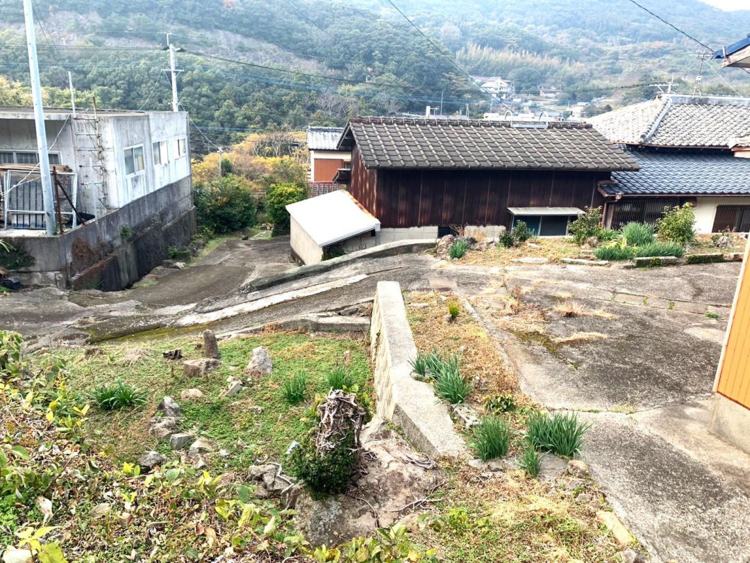 77.5-tsubo land in Nagasaki with storage potential - Thumbnail 4