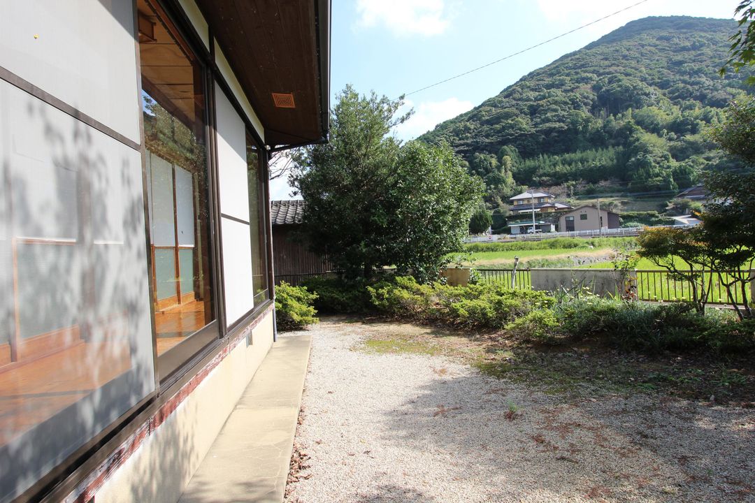 Single-Story 4LDK House for Sale in Kawatana, Nagasaki - Thumbnail 2