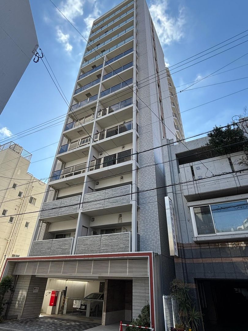 4LDK High-Floor Corner Apartment in Central Nagasaki City - Image 1
