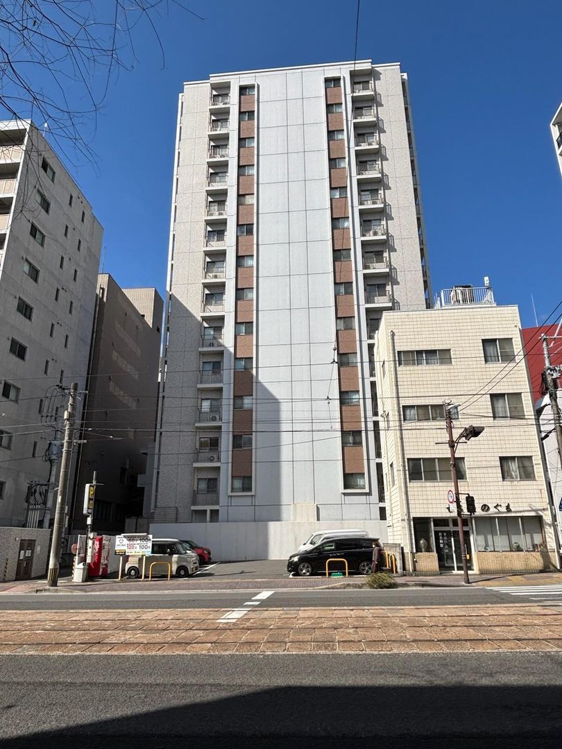 4LDK High-Floor Corner Apartment in Central Nagasaki City - Thumbnail 2