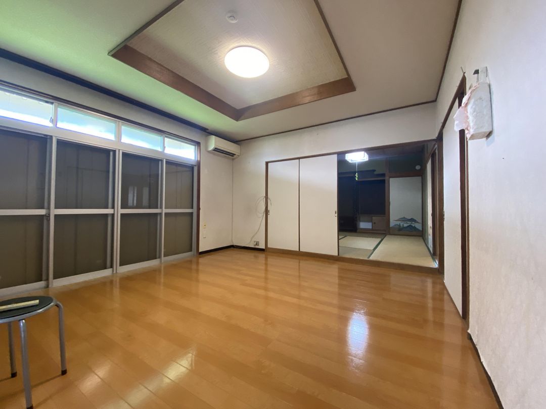 Spacious 93-tsubo Property with Large Garden in Nagasaki - Thumbnail 4