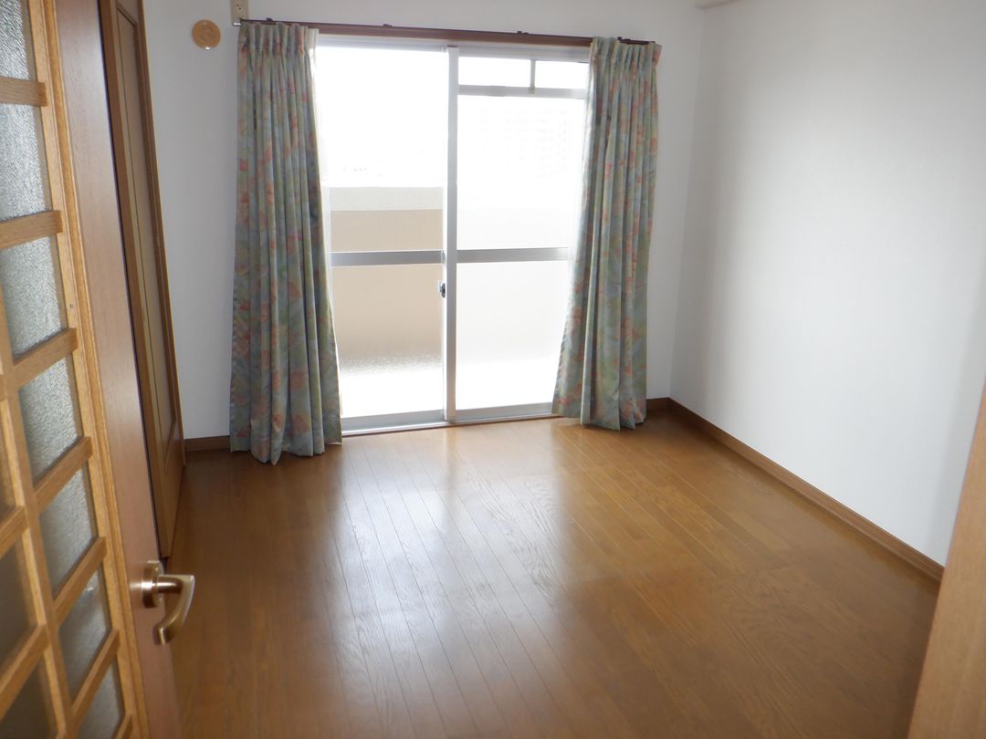 4LDK Corner Apartment for Sale in Isahaya, Nagasaki - Thumbnail 3