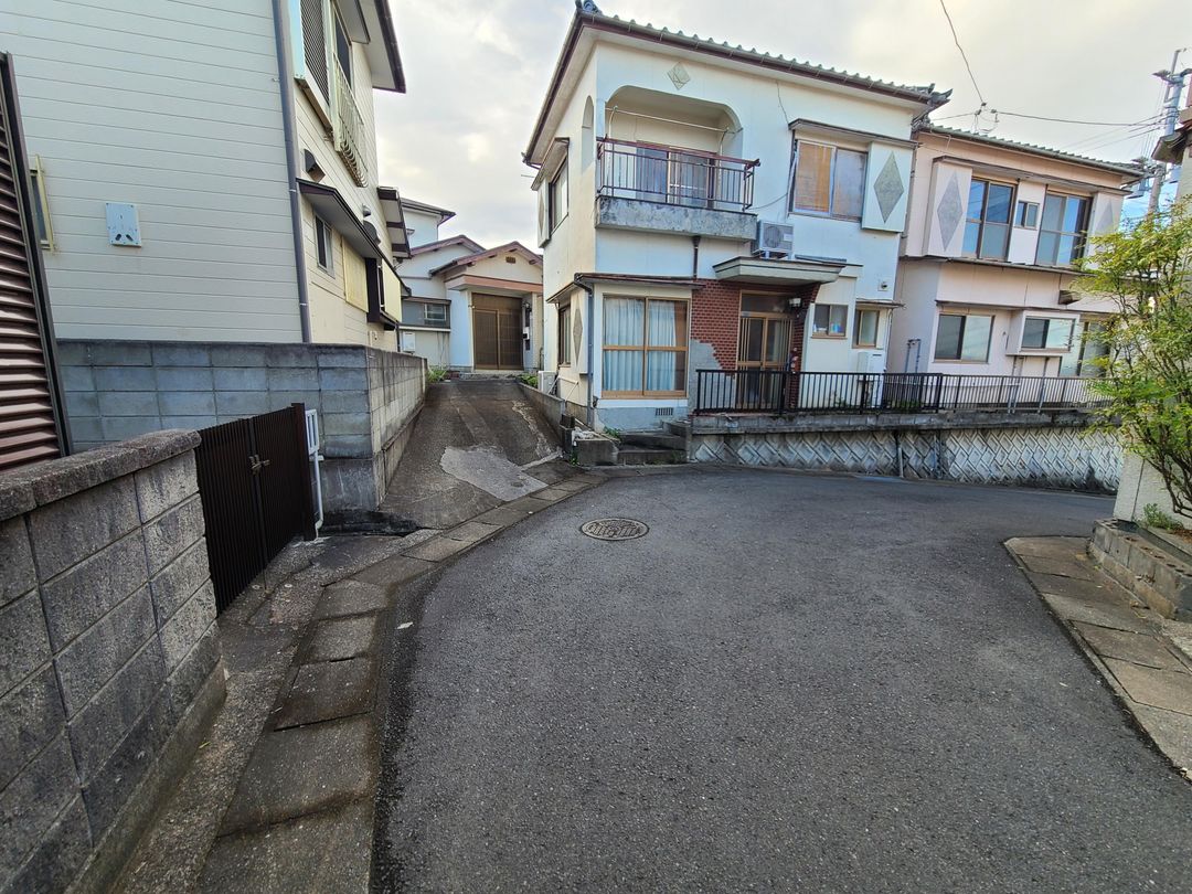 Used Detached House in Nagasaki City with 4DK Layout and Parking - Thumbnail 3