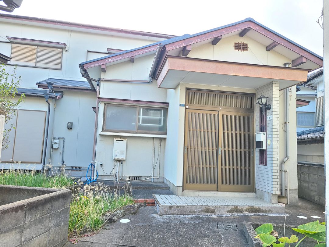 Used Detached House in Nagasaki City with 4DK Layout and Parking - Thumbnail 2