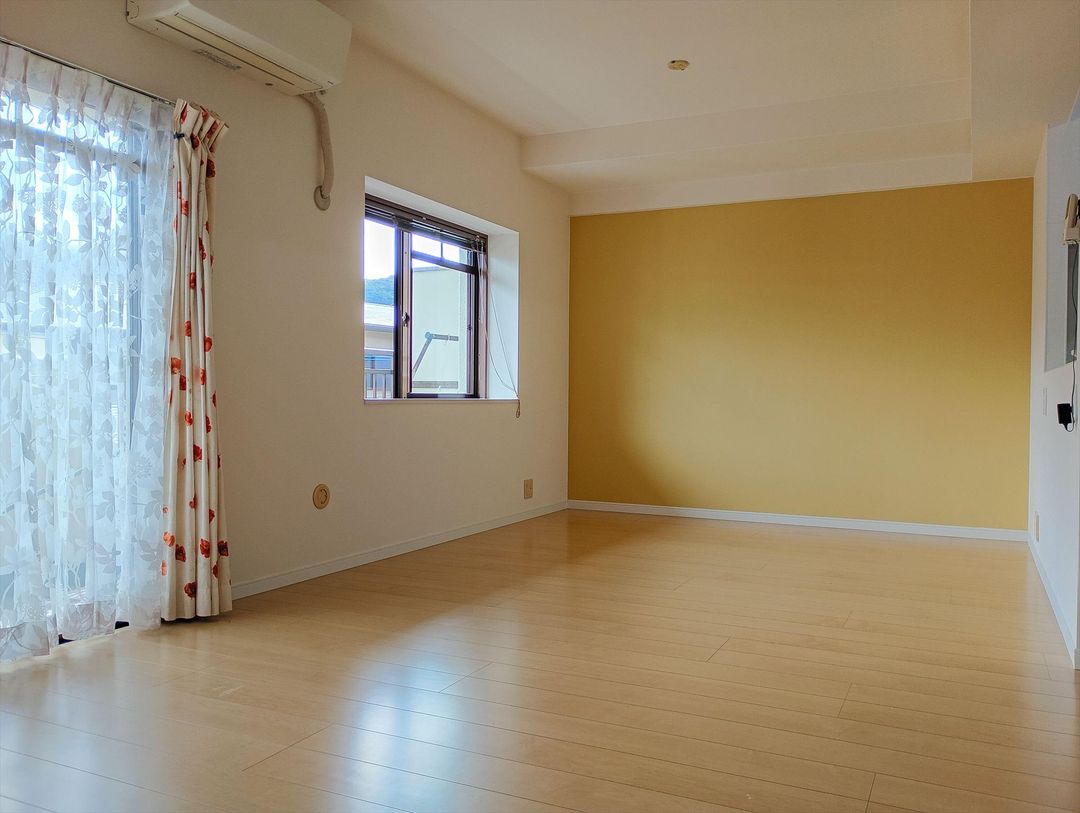 Renovated 3LDK Apartment for Sale in Nagasaki City, Nagasaki - Thumbnail 4