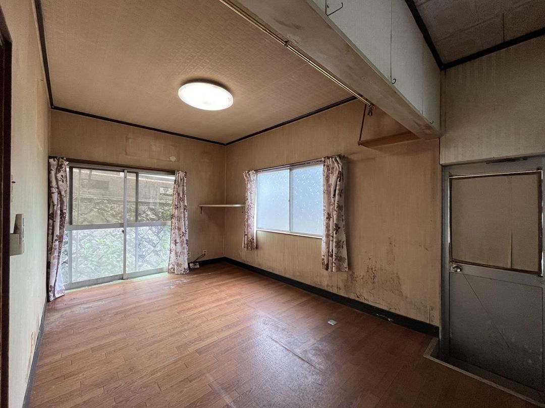 5LDK House in Sasebo with 165sqm Land - Renovation Potential - Thumbnail 4