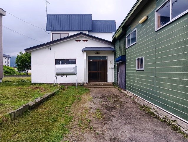 Kutchan Townhouse for Sale with 347sqm Land, 138sqm Floor Area - Thumbnail 3