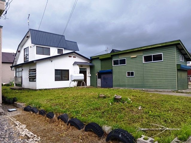 Kutchan Townhouse for Sale with 347sqm Land, 138sqm Floor Area - Thumbnail 2