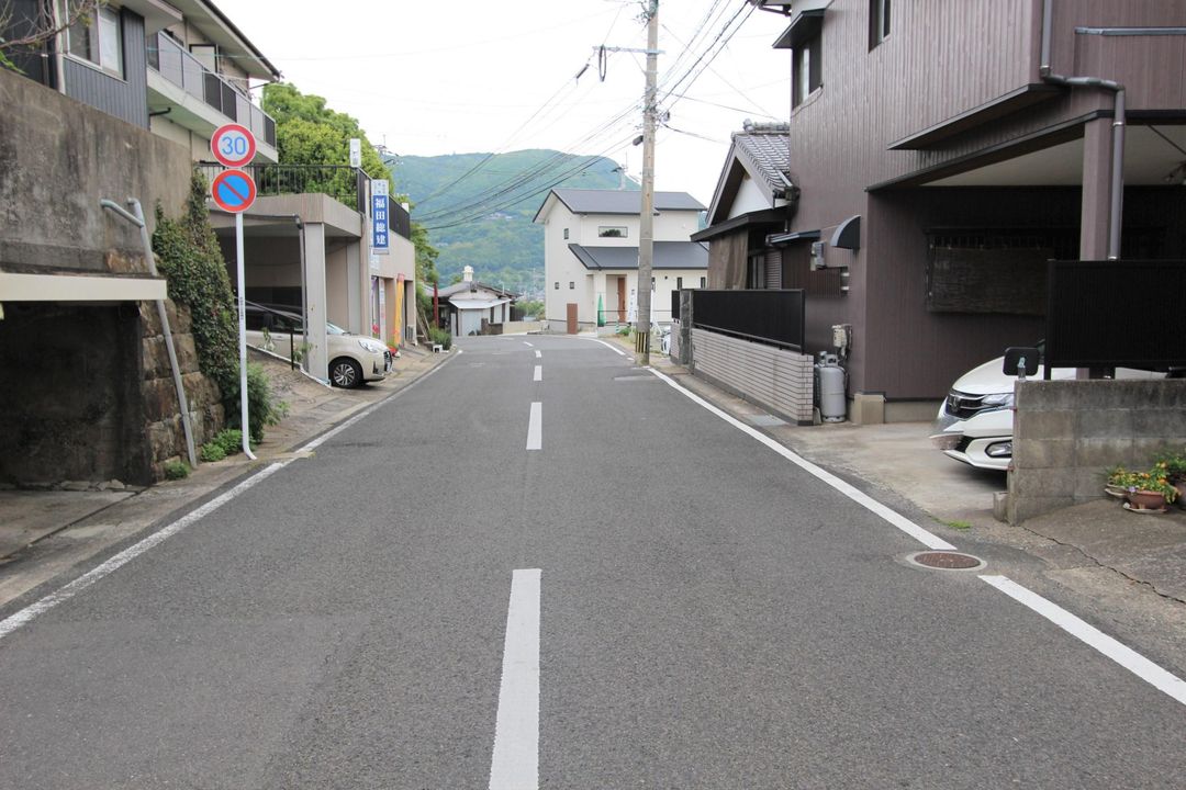 Urban Tenjin Mansion 102: 2DK Apartment in Sasebo with Views - Thumbnail 3