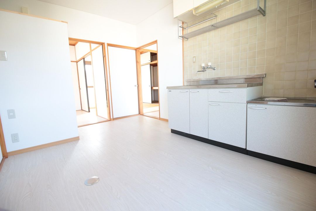 Yokoo Heights Apartment Building for Sale in Nagasaki - Thumbnail 4