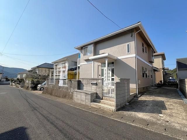 Renovated 4LDK House with Parking for 3 Cars in Nagasaki - Thumbnail 2