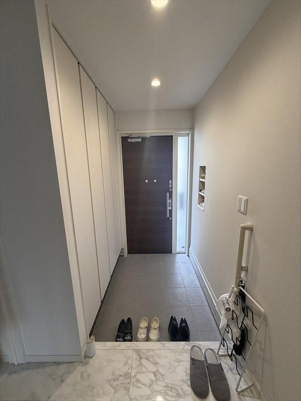 Modern 4LDK House in Isahaya with EV Charging & Designer Kitchen - Thumbnail 4