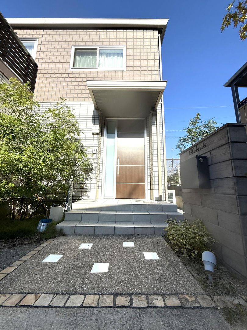 Modern 4LDK House in Omura City with Solar Power - Thumbnail 2