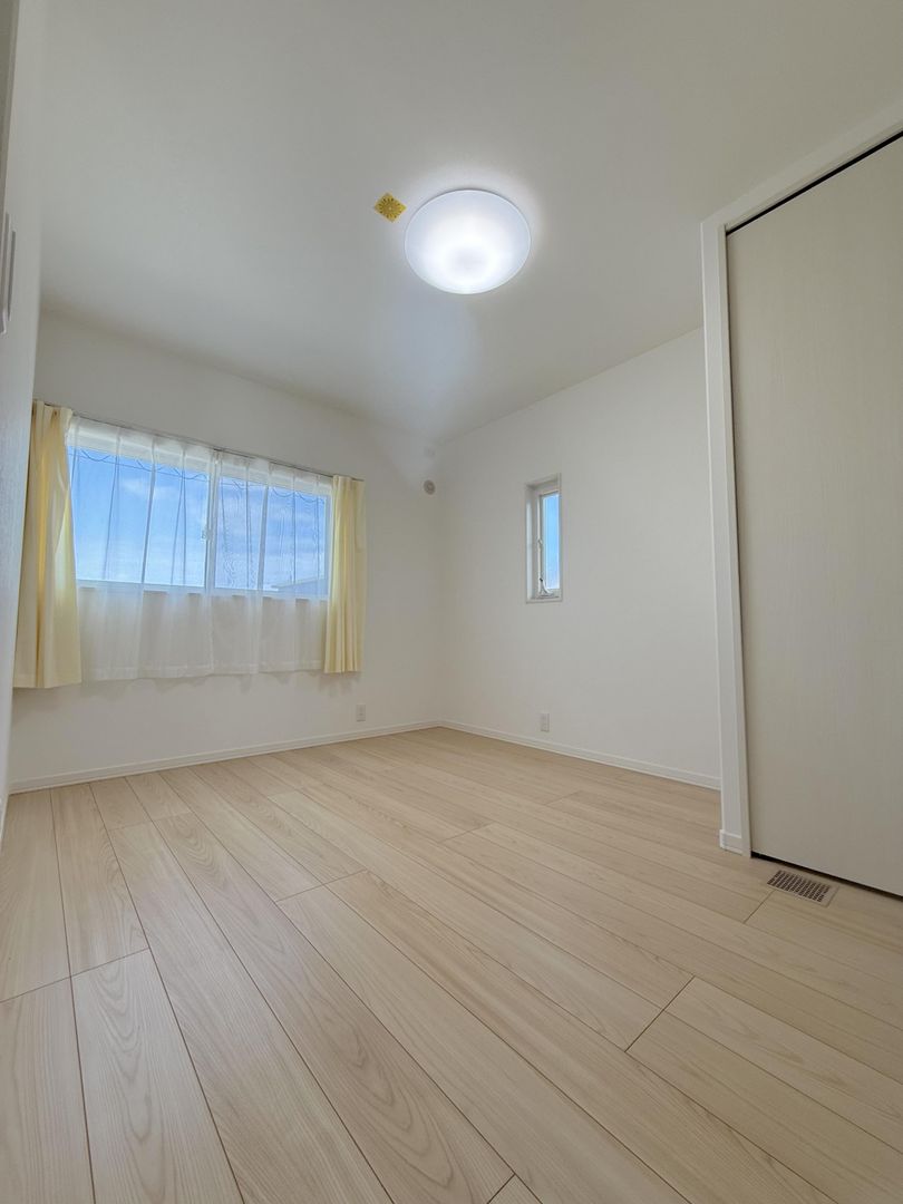 Modern 4LDK House in Omura City with Solar Power - Thumbnail 4