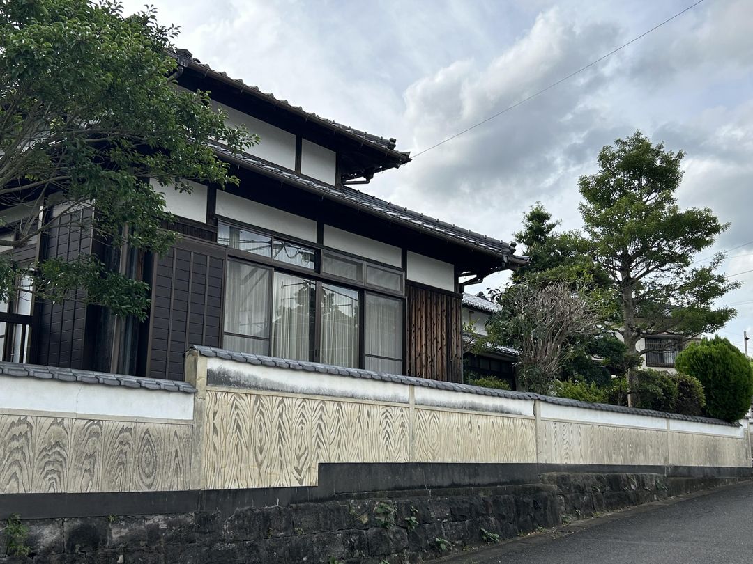 Spacious 7DK Family Home on Large Lot in Imari, Saga - Thumbnail 2