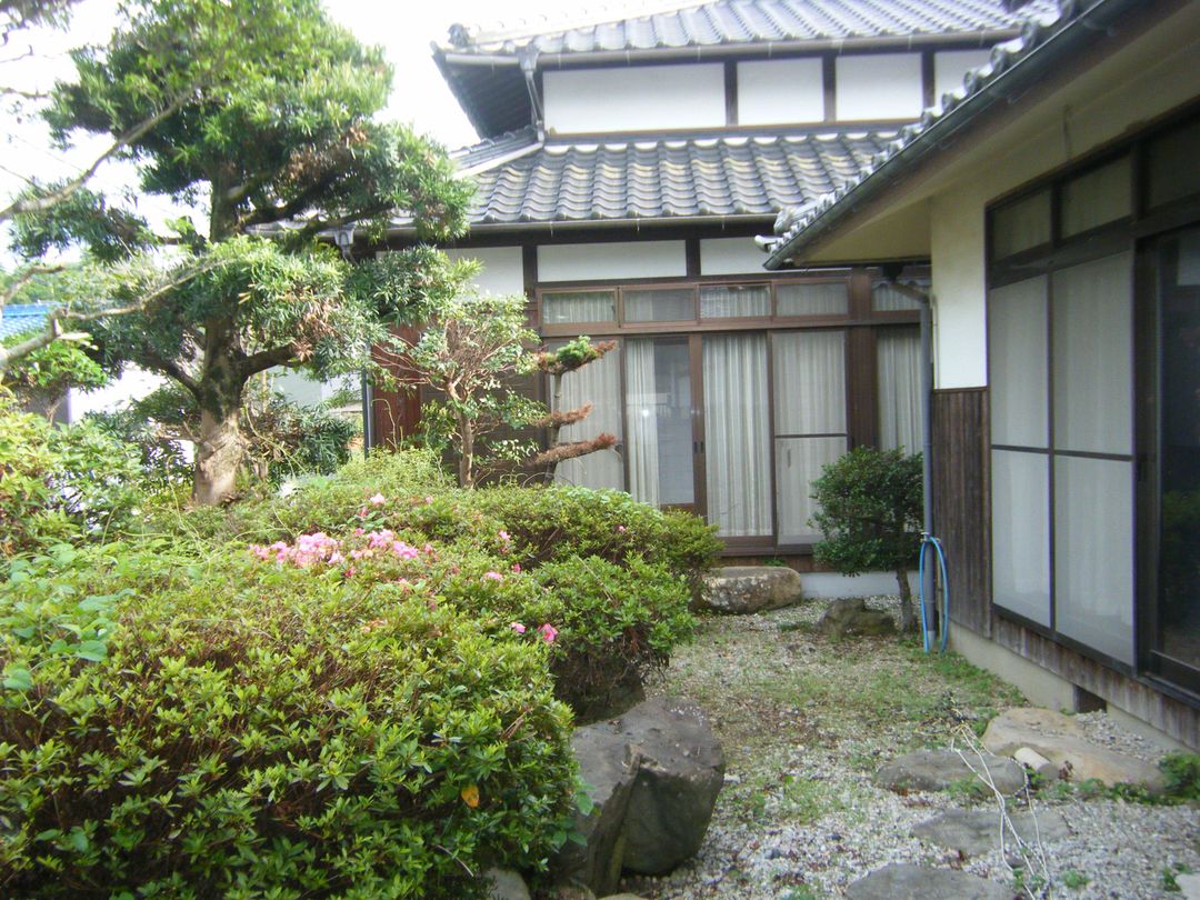 Spacious 7DK Family Home on Large Lot in Imari, Saga - Thumbnail 3