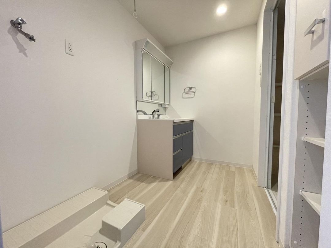 3LDK Apartment in Omura City with Balcony and Views - Thumbnail 2