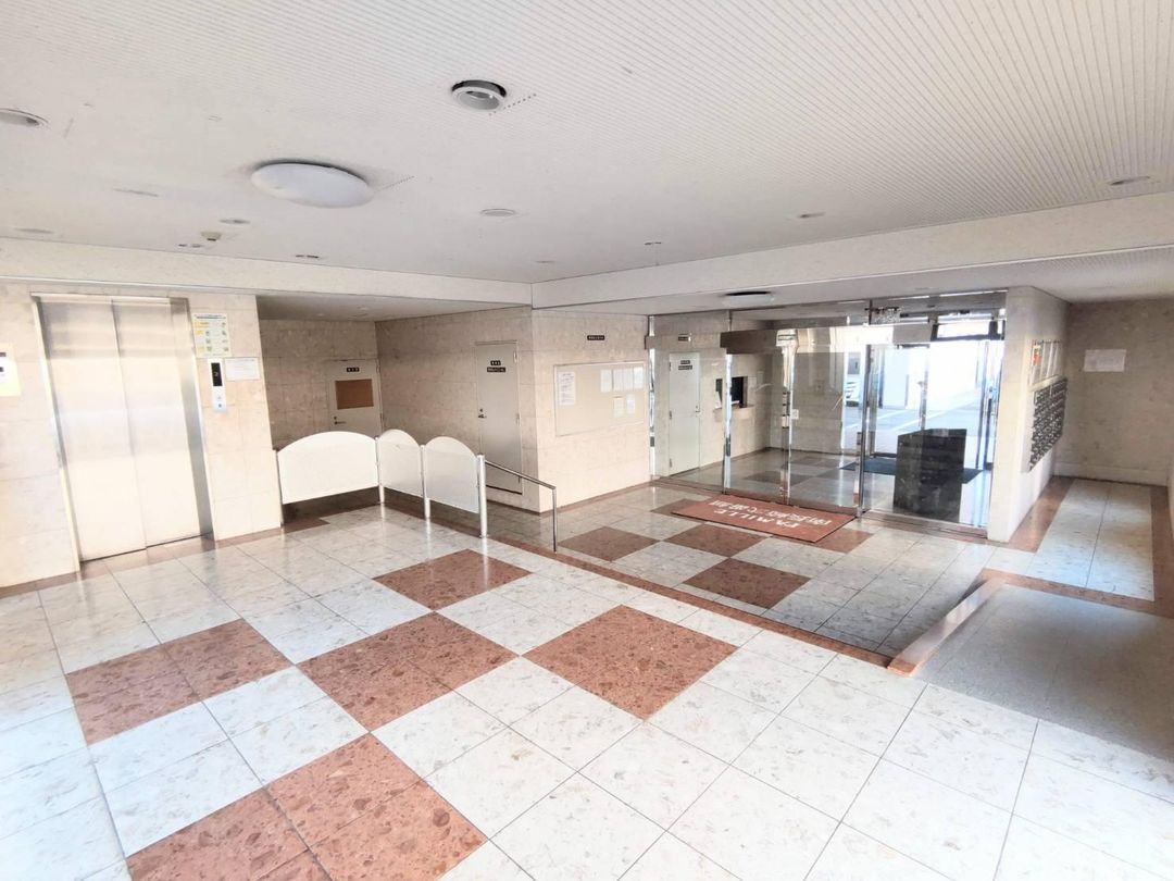 Spacious 4LDK Apartment in Nagasaki with Recent Renovations - Thumbnail 3