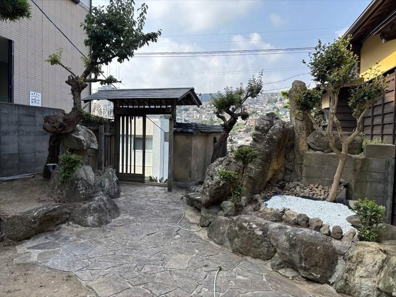 1963 5DK House on Large Lot in Nagasaki's Atago - Thumbnail 2