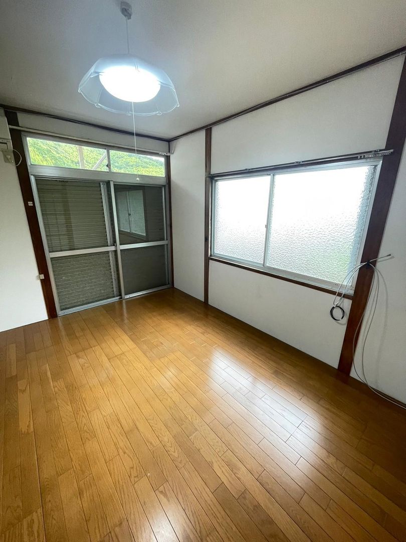 Atago House 8-Unit Apartment Building for Sale in Nagasaki - Thumbnail 4