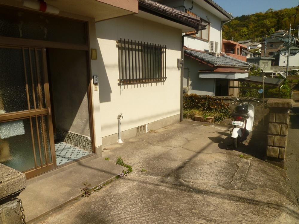 Compact 4DK House for Sale in Nagasaki City, Renovation Needed - Thumbnail 3