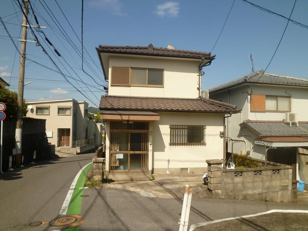 Compact 4DK House for Sale in Nagasaki City, Renovation Needed - Thumbnail 2