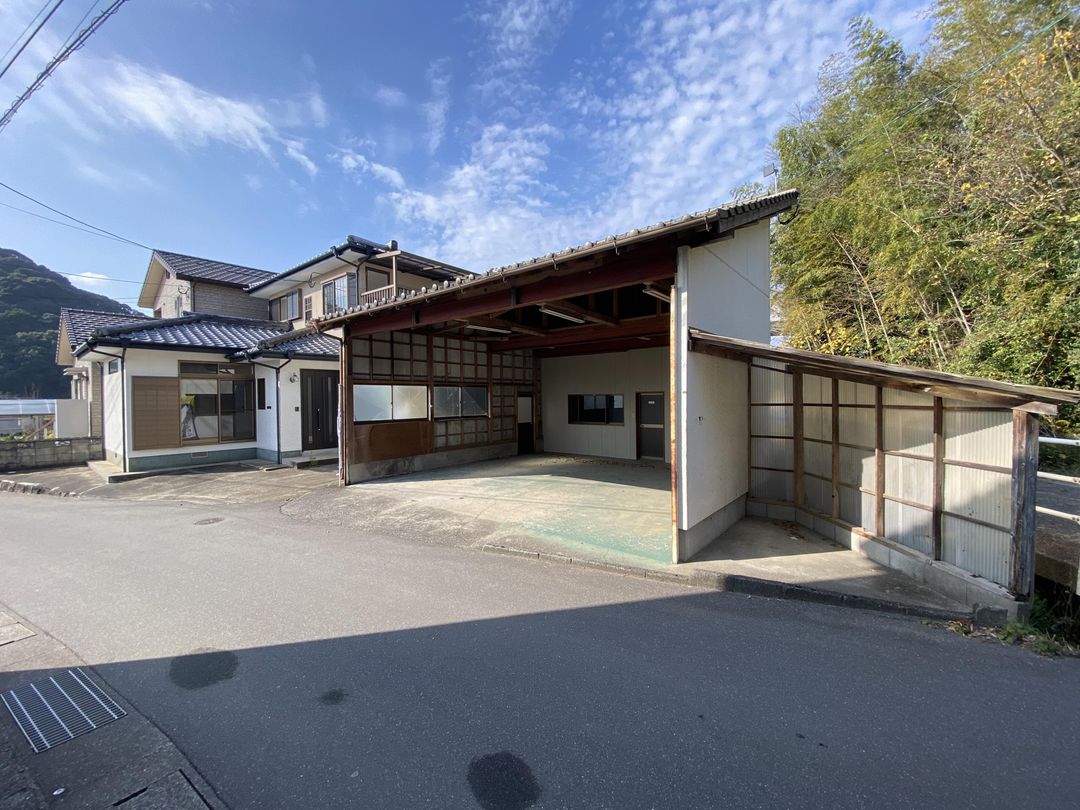 Renovated 4LDK House for Sale in Isahaya, Nagasaki - Thumbnail 2