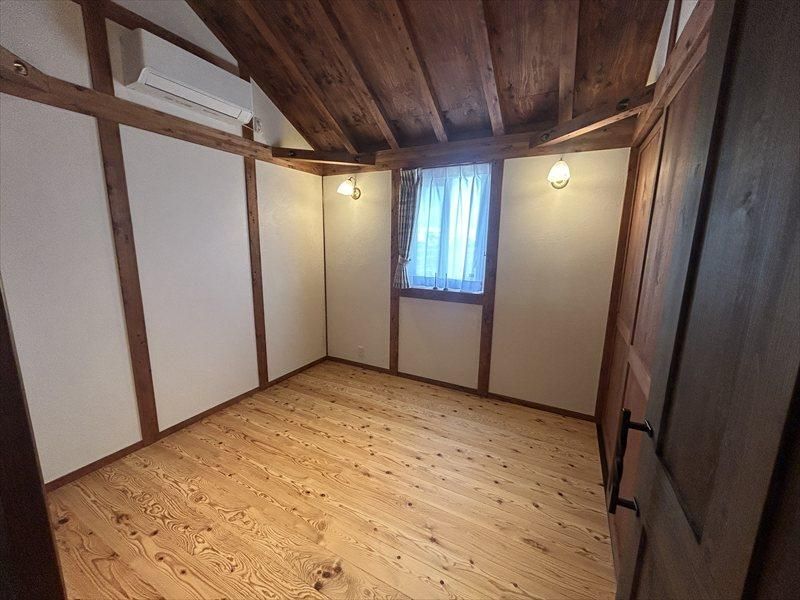 New 3LDK House in Isahaya, Nagasaki with Natural Materials - Thumbnail 3