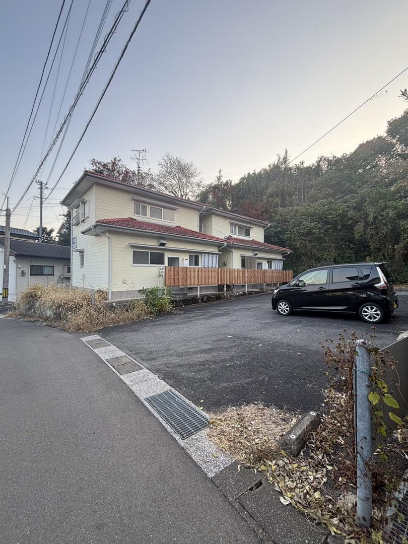 Apartment Building for Sale in Isahaya, Nagasaki - 2 Units with Parking - Thumbnail 2