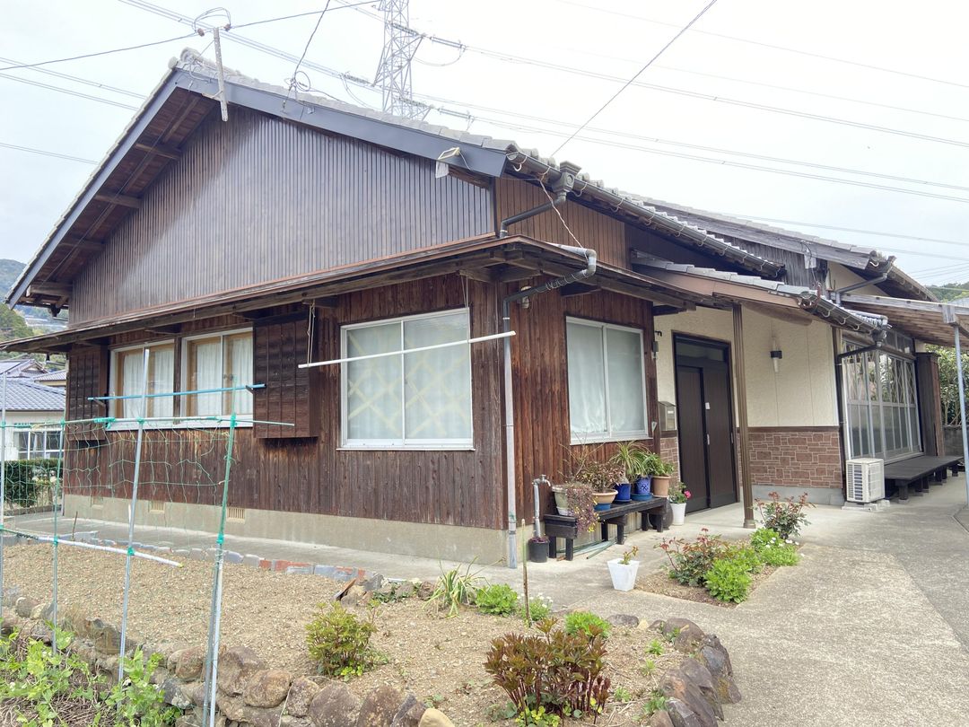 Renovated 5DK Single-Story House for Sale in Sasebo, Nagasaki - Thumbnail 2