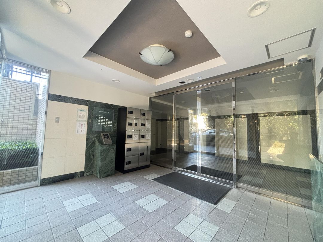 4LDK Corner Apartment with Views in Nagasaki's Surpass Izumimachi - Thumbnail 4